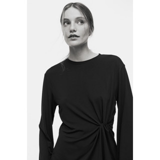 H&M(เอชแอนด์เอ็ม) เสื้อท็อปดีไซน์บิดเกลียว Women Twist-detai…