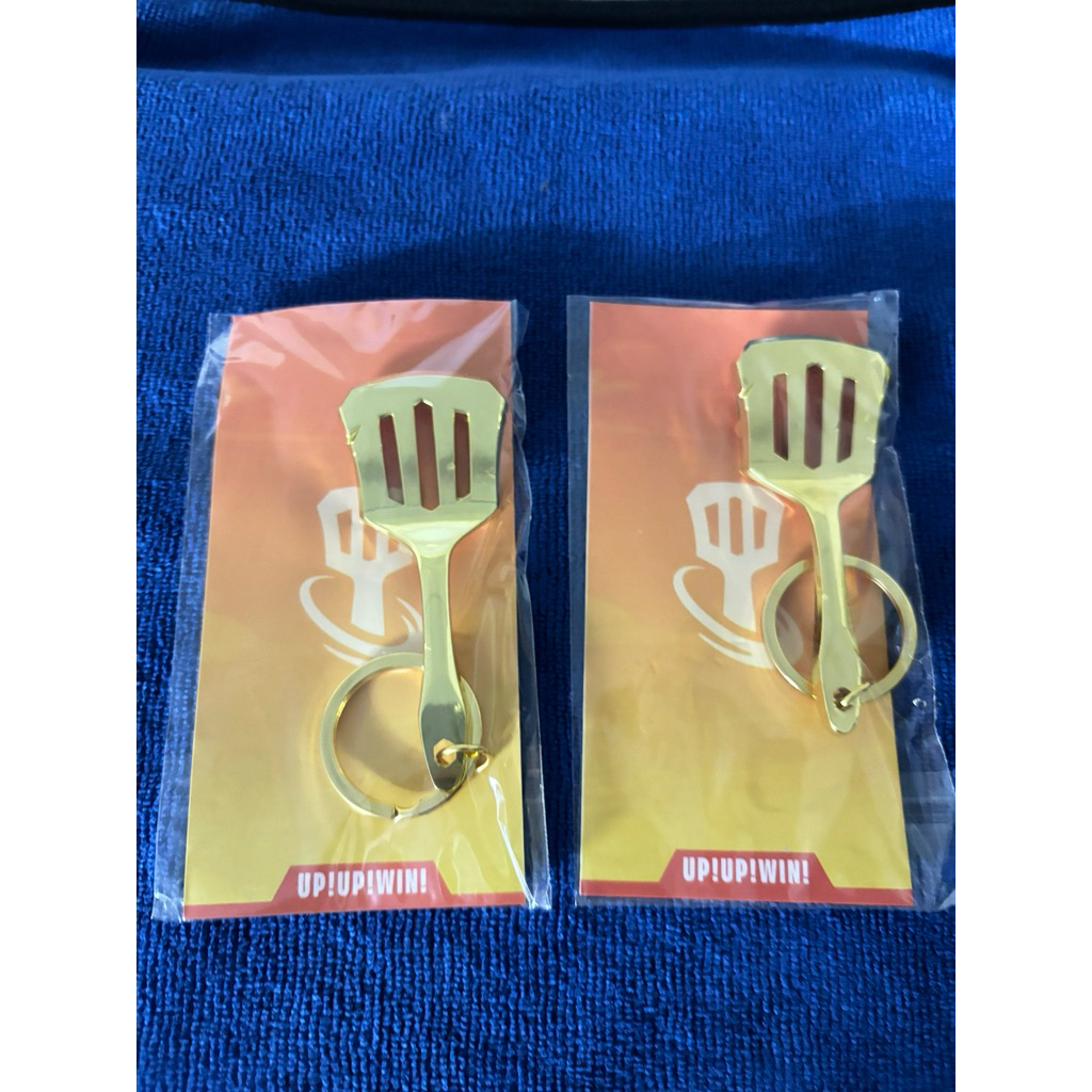 (ของแท้ 100%) พวงกุญแจกระทะโลหะสีทอง Golden Spatula จากงาน TGS2024