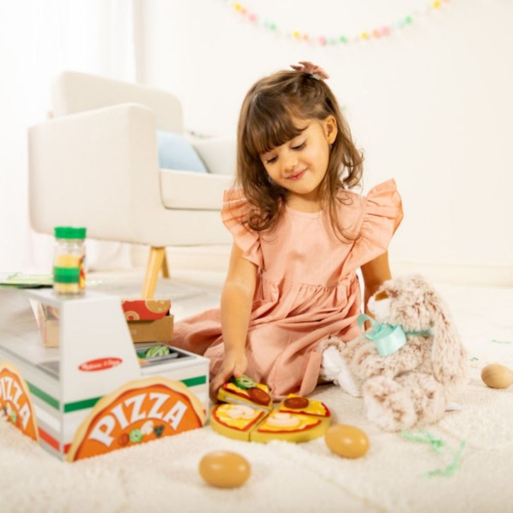 (ของแท้ USA) ของเล่นพิซซ่า อุปกรณ์เยอะมากTop & Bake Pizza Counter Melissa & Doug ของเล่นเด็ก 9465 - รูปที่ 3