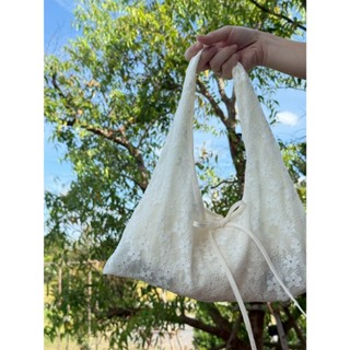 Mii กระเป๋าลูกไม้ ทรง Hobo รุ่น Hobii สีขาว