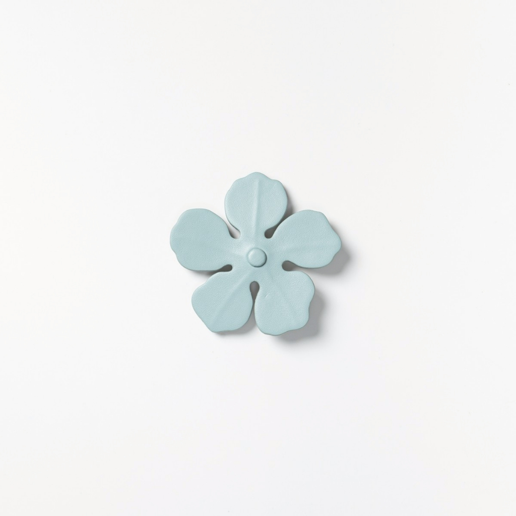 CHER'Z - AC2507 เข็มกลัดดอกไม้หนังแกะแท้