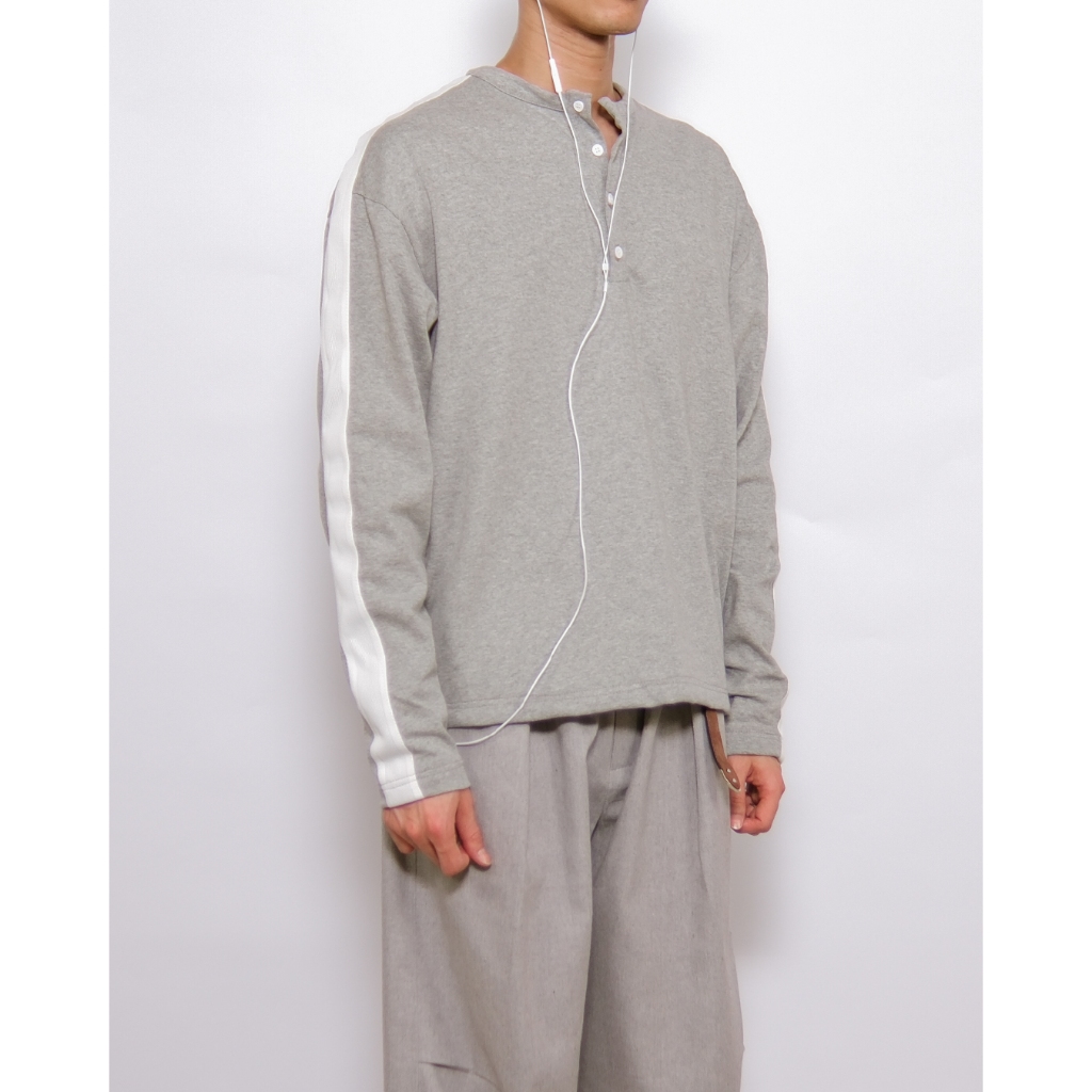 COMPOSE. ⭑ VTG Sporty Henley Shirt in Heather Grey | เสื้อเชิ้ตแขนยาว คอเปิด สไตล์สปอร์ตแบบวินเทจ สี