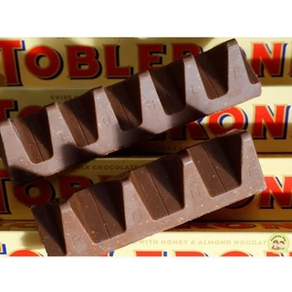 ช็อกโกแลตแท่ง Toblerone มีหลากหลายรสชาติและขนาด 100 กรัม