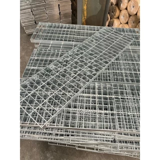 ตะแกรงท่อระบายน้ำ กว้าง 20cm 25cm 30cm 35cm ยาว1m ตะแกรงเหล็ก ฝาท่อน้ำ ฝารางน้ำ Steel Grating ฝาปิดท่อระบายน้ำ ทนสนิม
