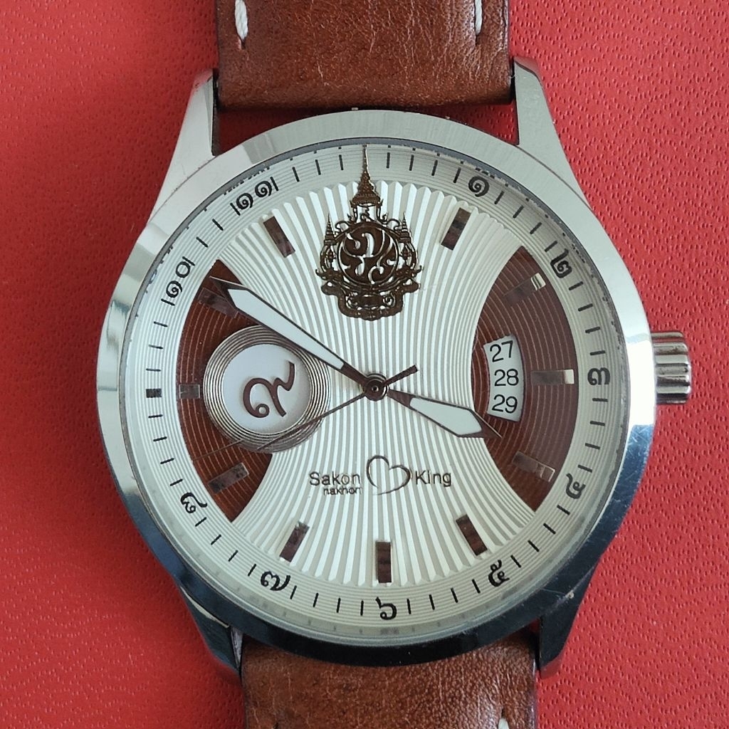 นาฬิกาวินเทจ ตราสัญลักษณ์ ภปร ยี่ห้อ wise มือสองสภาพสวยมาก หน้าน้ำตาลขาวหายากมากๆ ระบบควอตซ์ กระจกสว