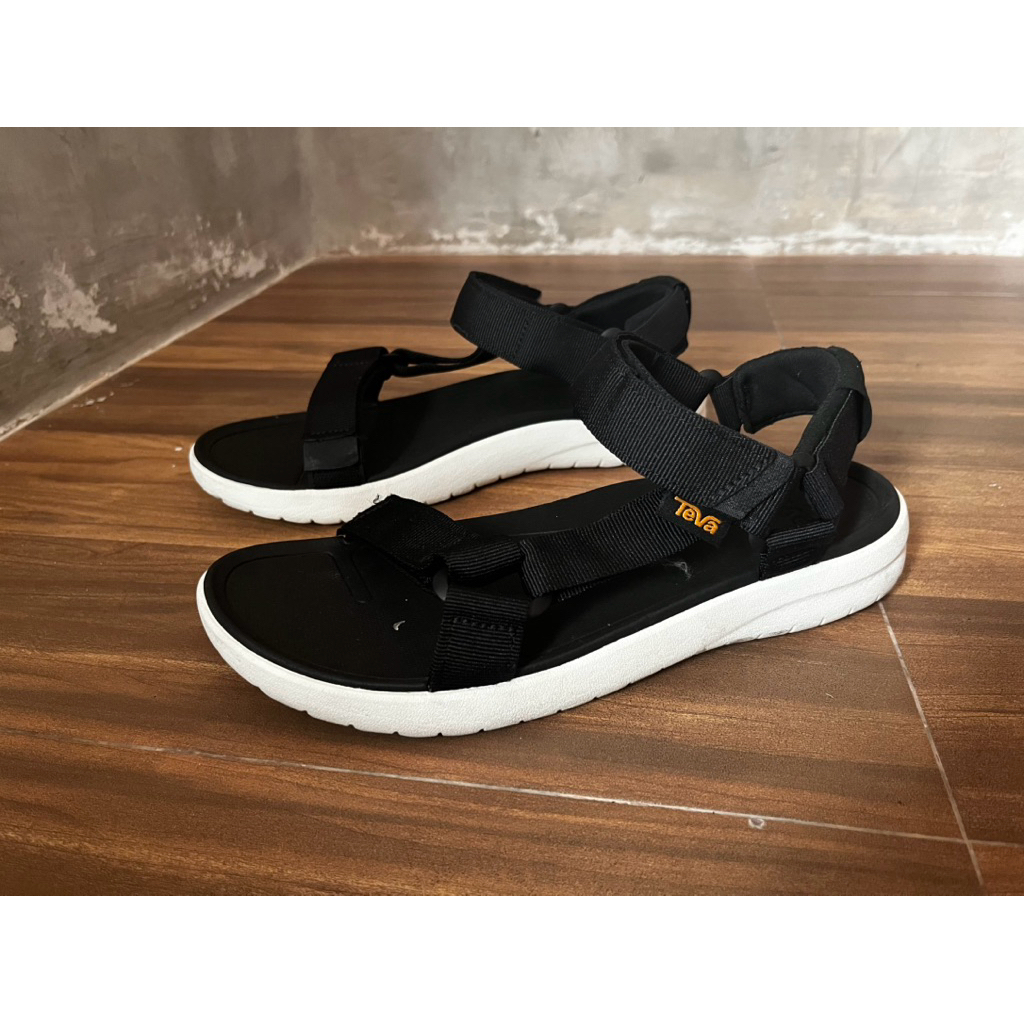 รองเท้ามือสอง Teva Original Universal