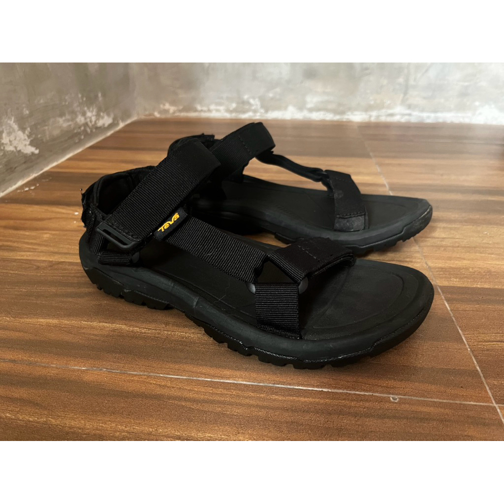 รองเท้ามือสอง Teva Hurricane XLT2