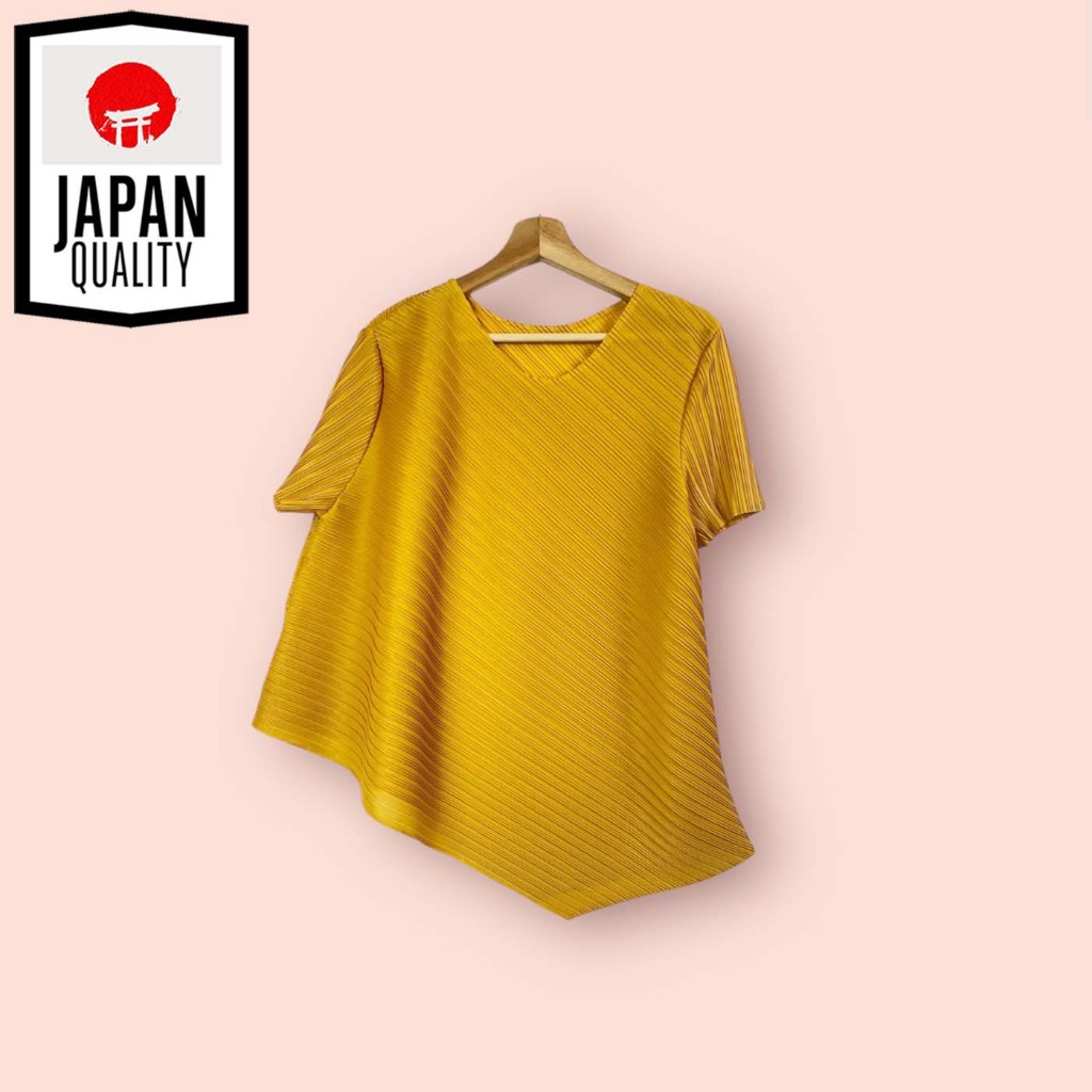 เสื้อ  JAPAN สีเหลืองมัสตาร์ด  ไซด์ -  F  อก 50 ยาว 29 นิ้ว  พลีท ทรงสวยน่ารัก