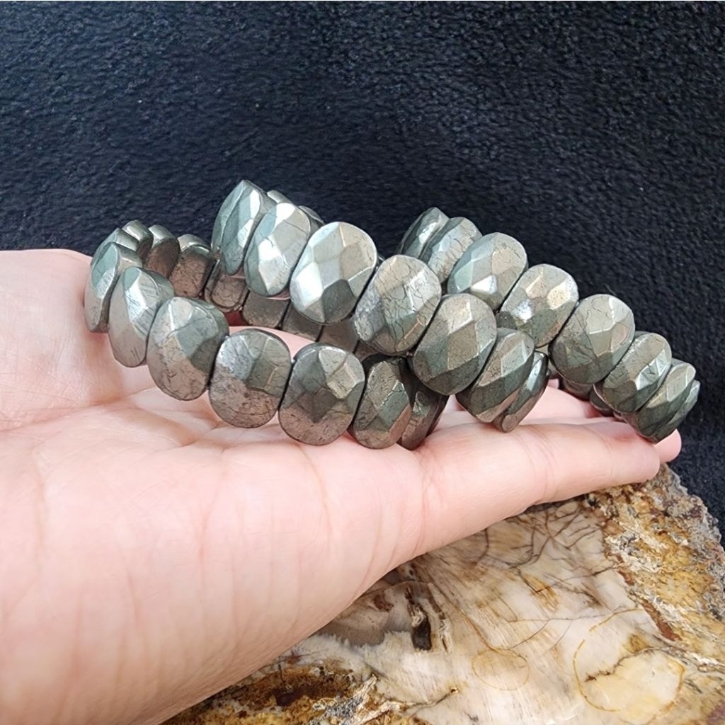 สร้อยข้อมือหินไพไรต์ กำไลหินเพชรหน้าทั่ง(Pyrite)เส้นละ500