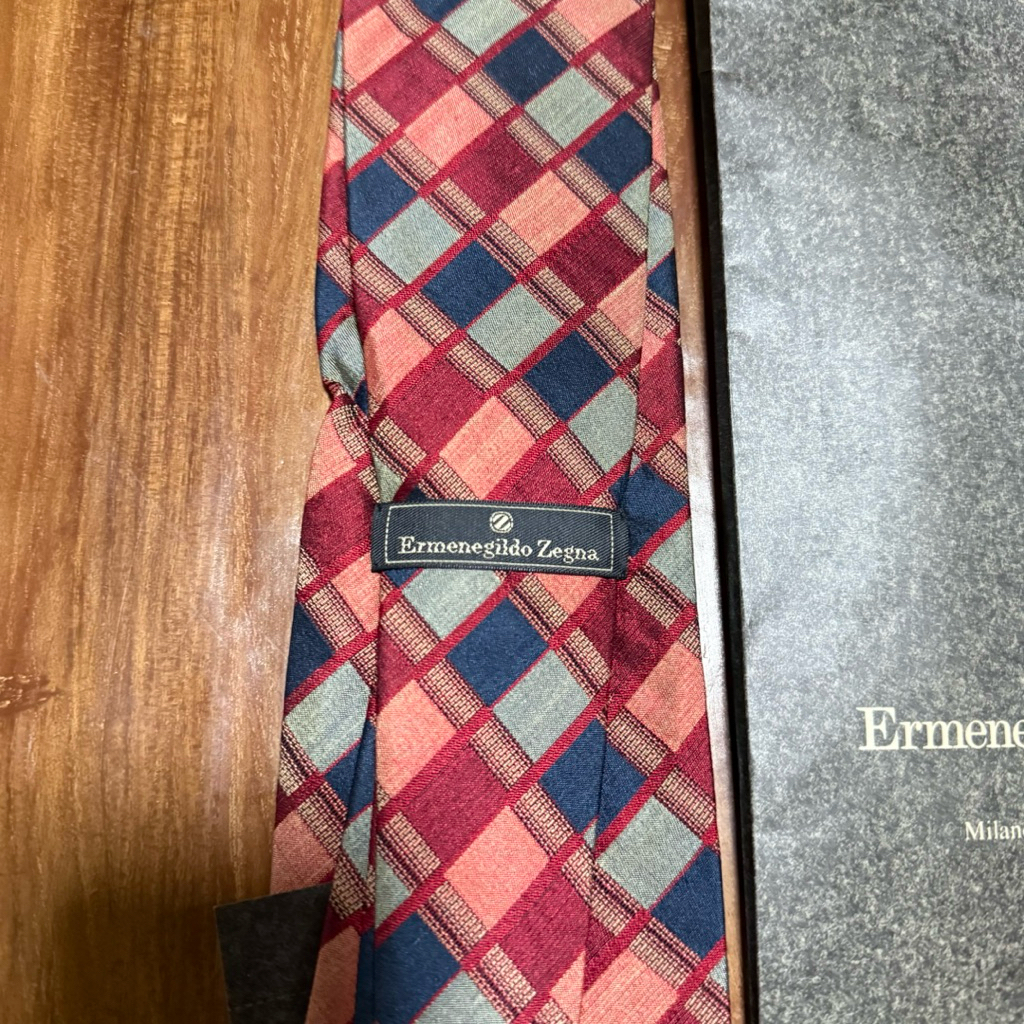 เนคไท  ermenegildo zegna ยังไม่ได้ใช้งาน ซื้อมาเก็บไว้นานเเล้ว