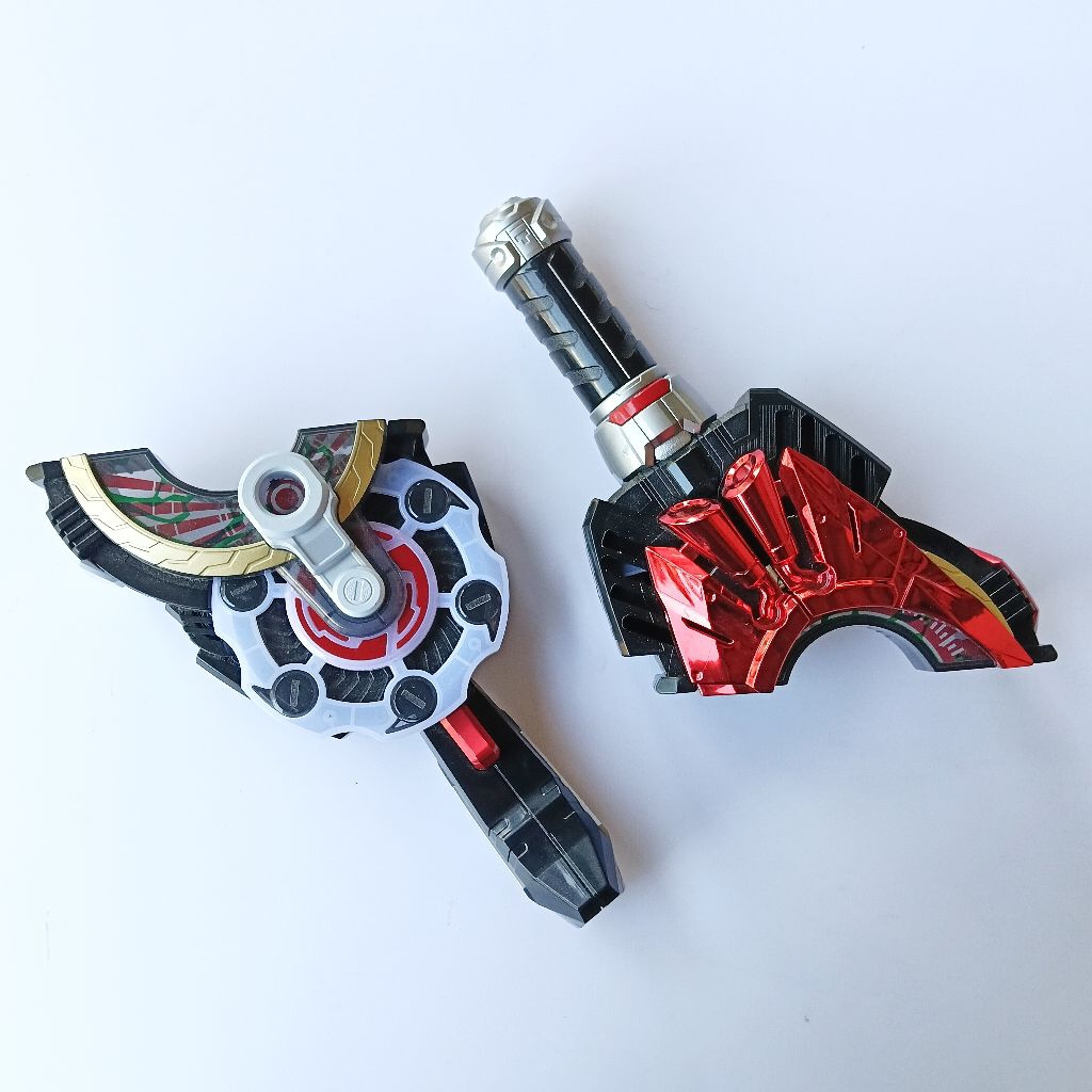 PREMIUM DX Memorial Magnum & Boost Raise Buckle Set บัคเคิลเสียงนักแสดงจากซีรี่ส์มาสไรเดอร์กีสท์