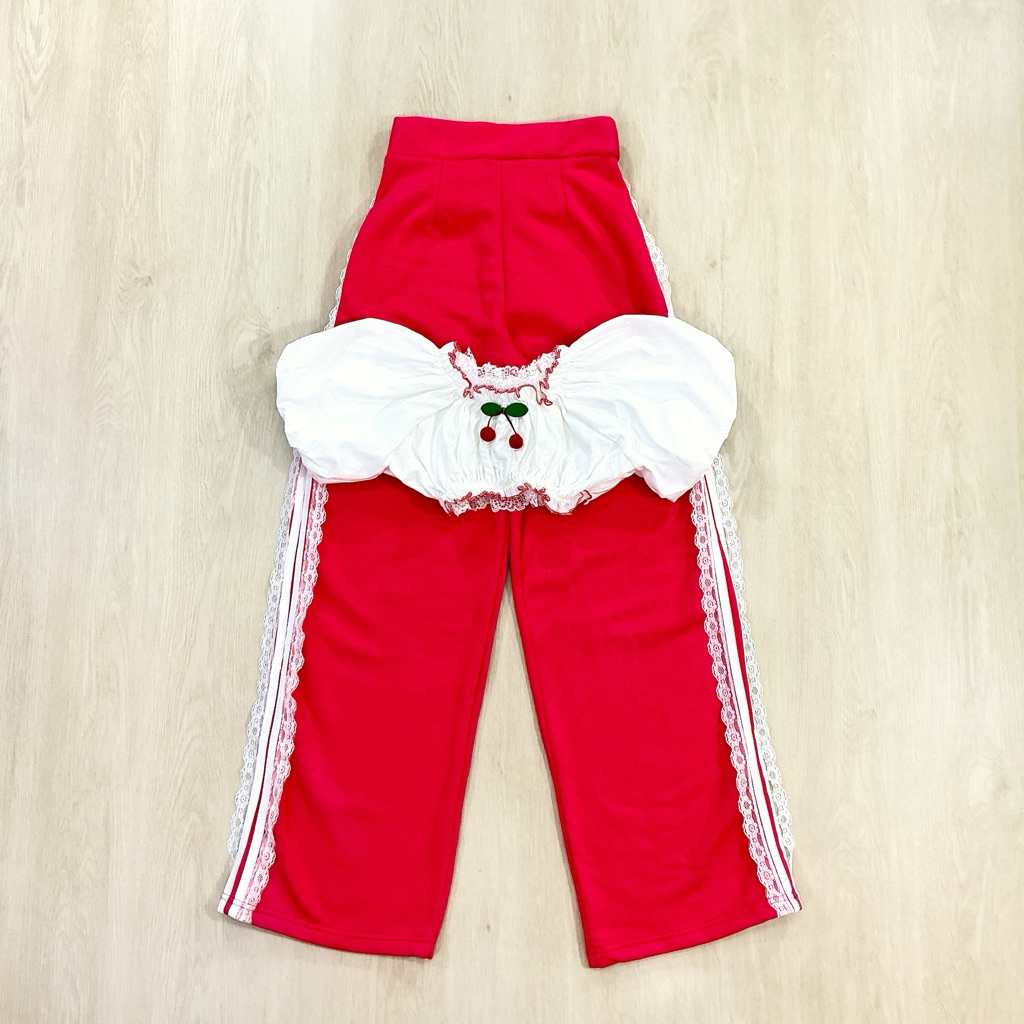 Lanta ชุดเซตเสื้อครอปติดเชอรี่แขนบอลลูน+กางเกงแต่งแถบ+ลูกไม้