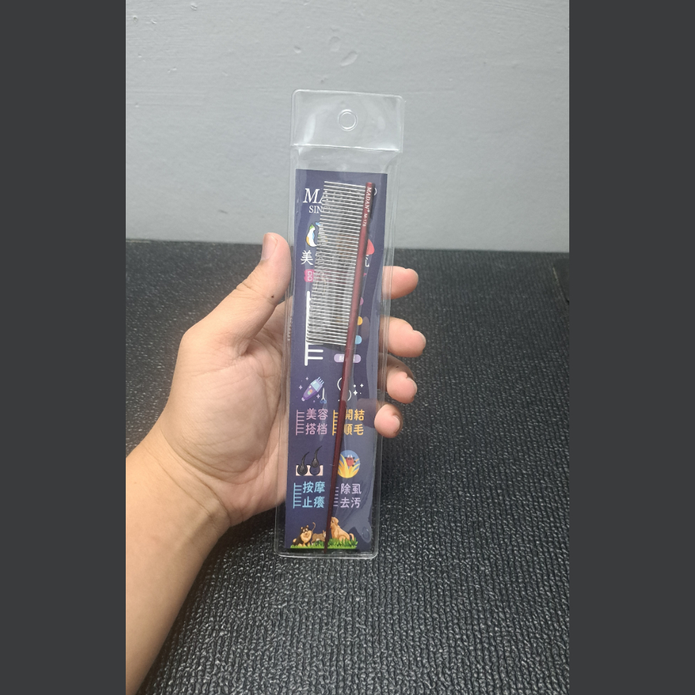 หวีมีด้าม Madan M-178 หวีเหล็กสำหรับตัดขนช่วยให้การหวีขนสามารถยกขนขึ้นมาได้อย่างง่ายดาย