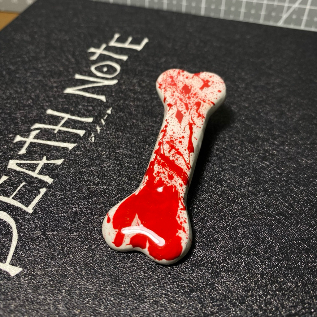 พร้อมส่ง 🫶🏻 ดินปั้นแฮนด์เมด กิ๊บหนีบผม กิ๊บติดผม ธีมฮาโลวีน กระดูกเลือดสาด 🦴🩸 ปั้นจากดินเยื่อกระดาษ 