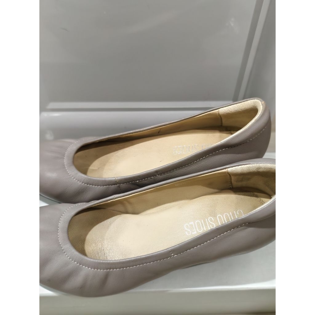 รองเท้าหนังแกะ Chou no.36 สีทูป สภาพดีๆ