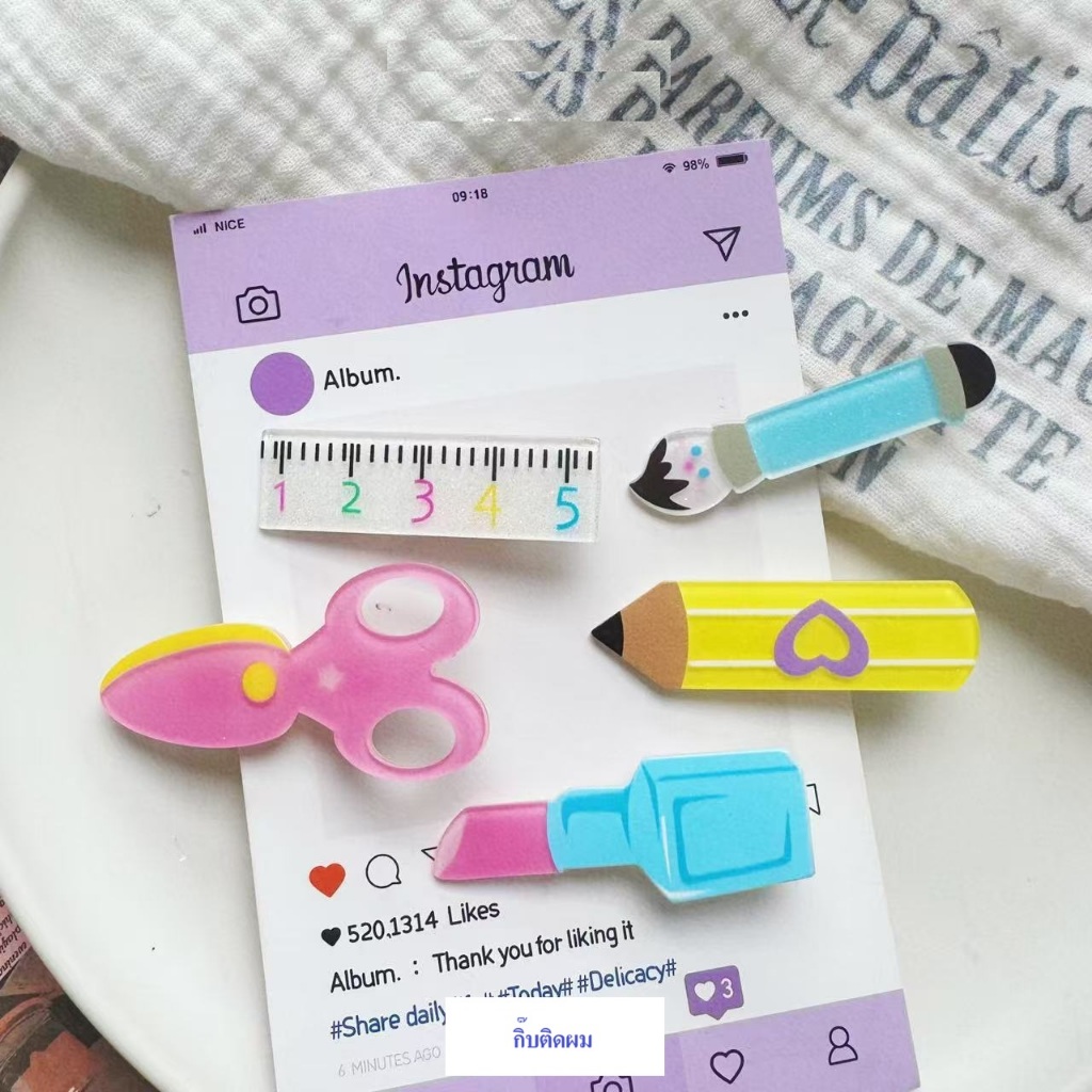 พร้อมส่ง🇹🇭 ราคา/ชิ้น B099 กิ๊บติดผม พู่กัน กรรไกร ไม้บรรทัด ลิปสติก ดินสอ แปรสีฟัน ที่ติดผมลายเครื่องเขียน ที่ติดผม