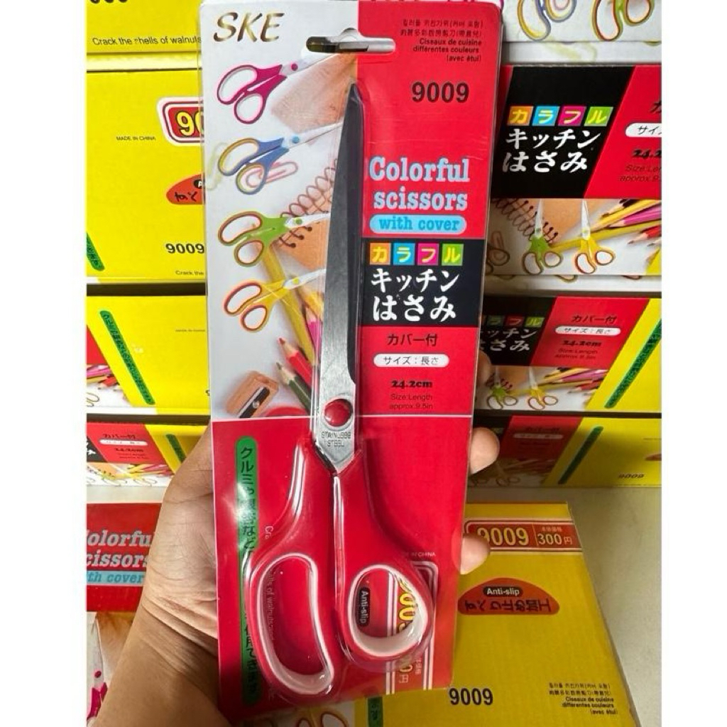 กรรไกรในแผง คละสี ยกกล่อง12แผง