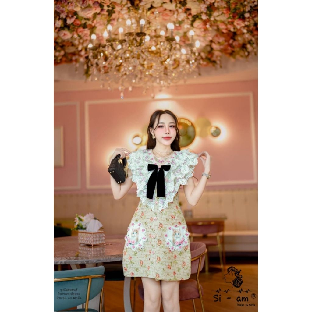 Si-am ชุดเดรสกระโปรงสั้น ผ้าทอลายอย่างดี ทรงสวย ใส่สบาย คอแต่งลูกไม้ระบาย พร้อมเข็มกลัดโบว์สีตัดกัน กระเป๋าแต่งลูกไม้ ราคา ถูกที่สุด ดีลบีเคเค แกลเลอรีภาพที่ 3