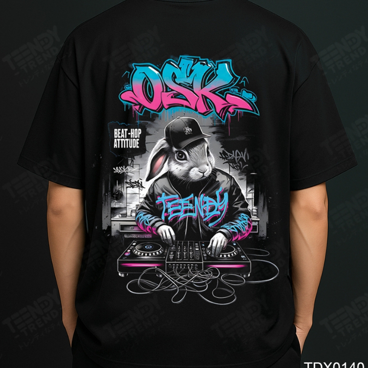 Teendy Trend เสื้อยืดผู้ชาย ผู้หญิง คอตตอน ลายOSK สีดำ รุ่นTDX0140-BL