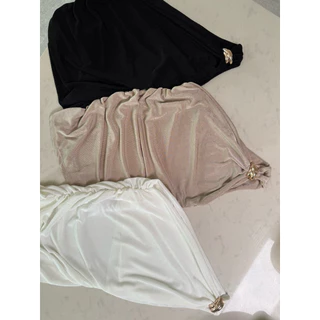 M07- เสื้อสายเดี่ยวไหล่เฉียงอะไหล่ทองรุ่น Rose Ring Top – ทรงเข้ารูป ผ้าเนียน ไม่บาง