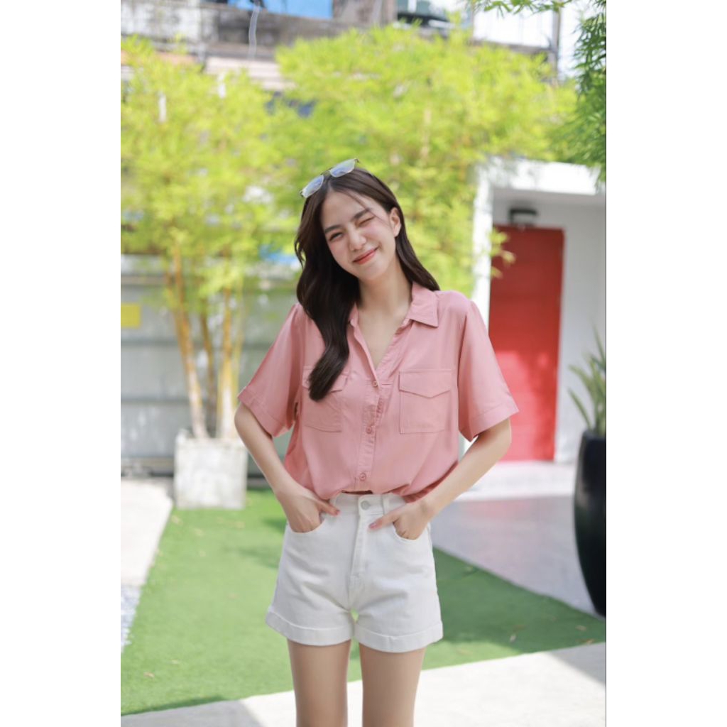 เสื้อเชิ้ตแขนสั้นผ้าเกาหลีเนื้อผ้าดีแต่งกระเป๋า2ข้างใส่สบาย