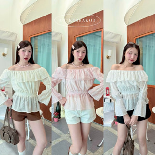 🌻เสื้อปาดไหล่แขนยาวแต่งระบายช่วงอก ดีเทลจั๊มเอวแขน ผ้าใยไหมป…