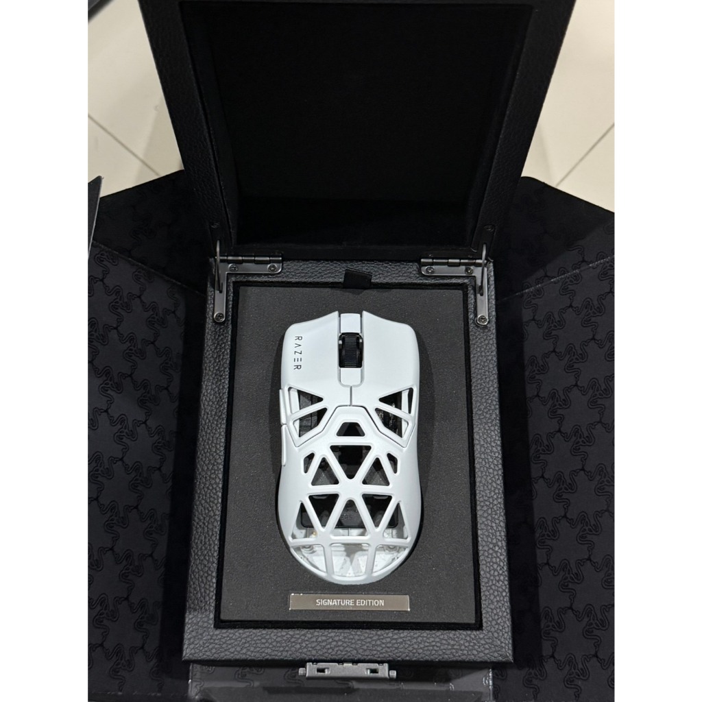 RAZER VIPER MINI SIGNATURE WHITE EDITION