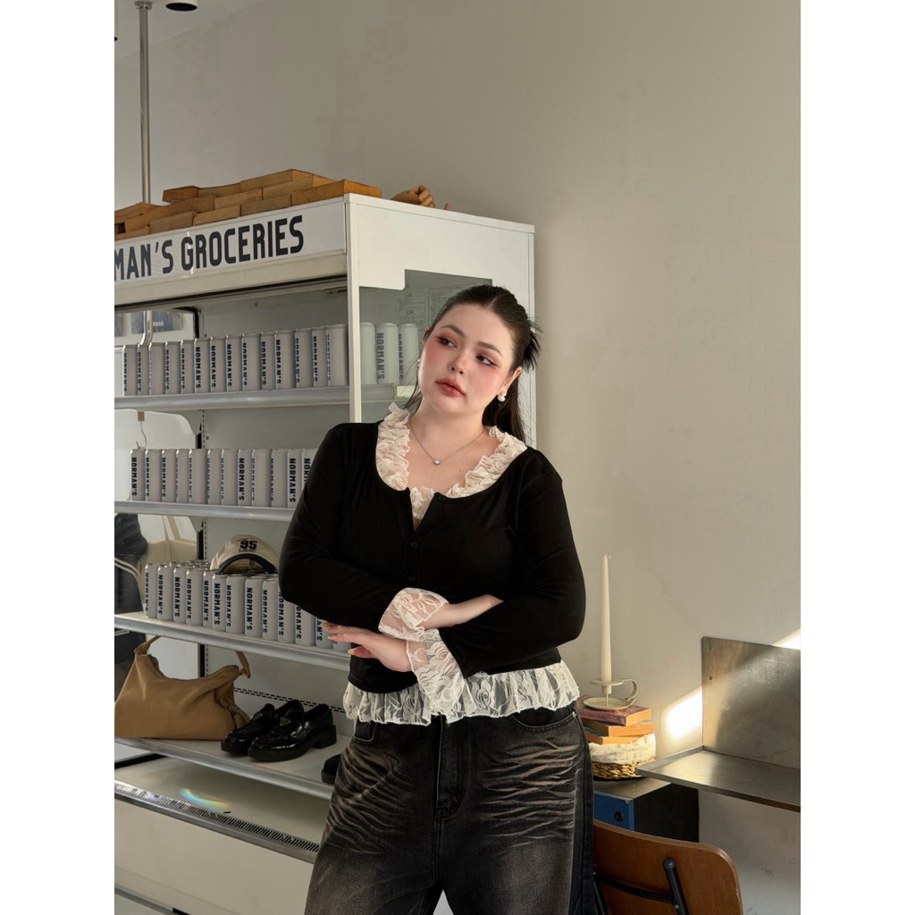 เสื้อแขนยาวแต่งระบายลูกไม้ ผ้ายูโคล่นิ่มยืด อก 38-52“ | grace lace top - รูปที่ 4