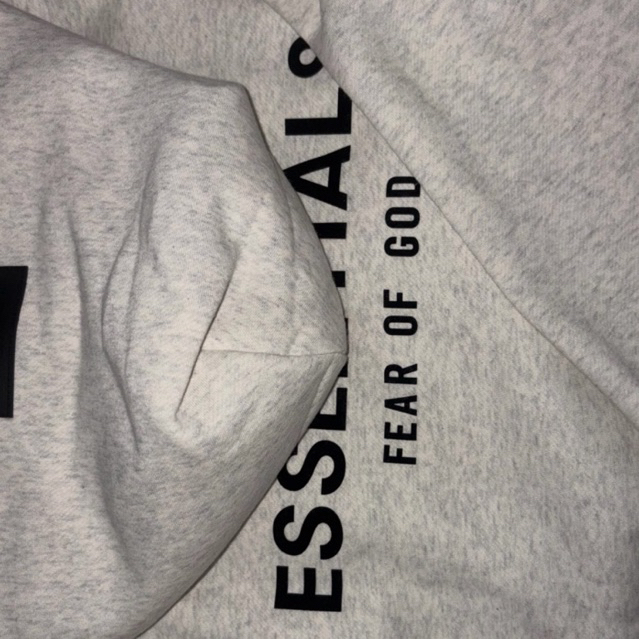 ส่งต่อ ESSENTIALS FEAR OF GOD S22 มือสอง แท้ 💯🪽