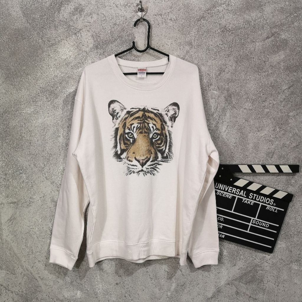 ผ้ามือสอง สเวตเตอร์แขนยาว United Athle