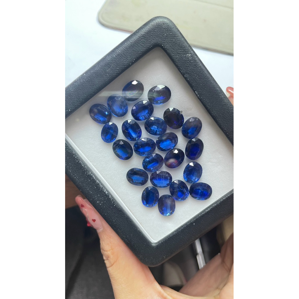 พลอยไคยาไนต์ Kyanite