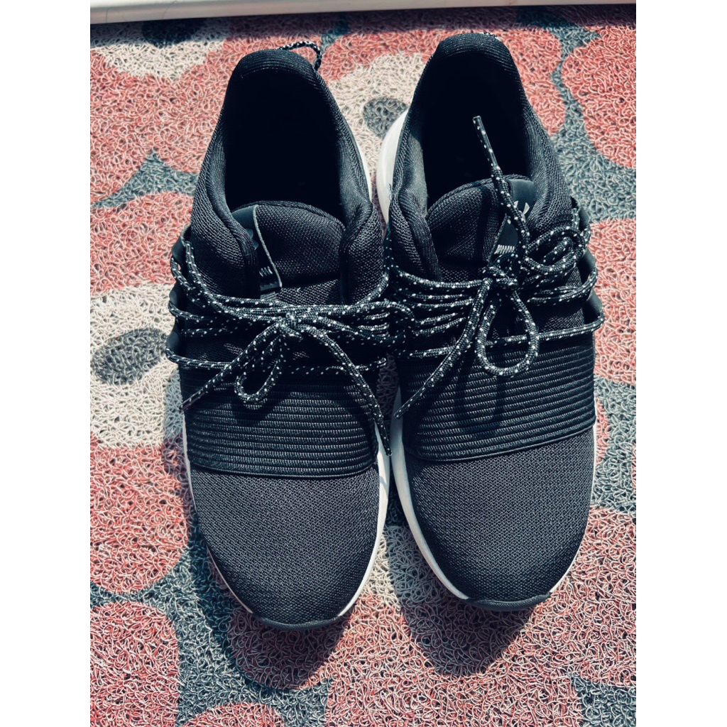 รองเท้าผ้าใบ under armour