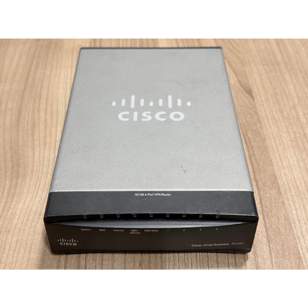 สวิตช์ Cisco Small Business RV042 4Port Switch + Adapter