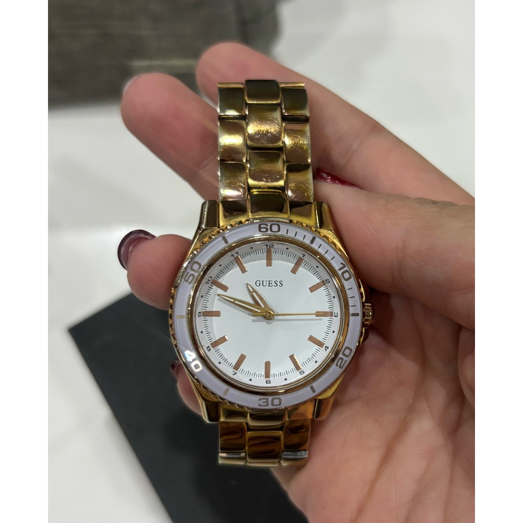 นาฬิกาสีทองยี่ห้อGUESS ของแท้ 💯