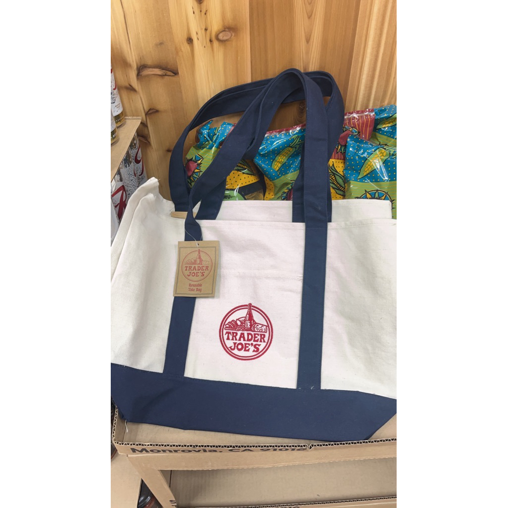 กระเป๋าผ้า Trader Joe’s