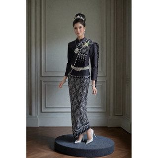 ชุดไทยจิตรลดาสีดำเสื้อไหมหม่อน+ผ้าสใบ+ผ้าถุงพิมพ์ลายมัดหมี่ต…
