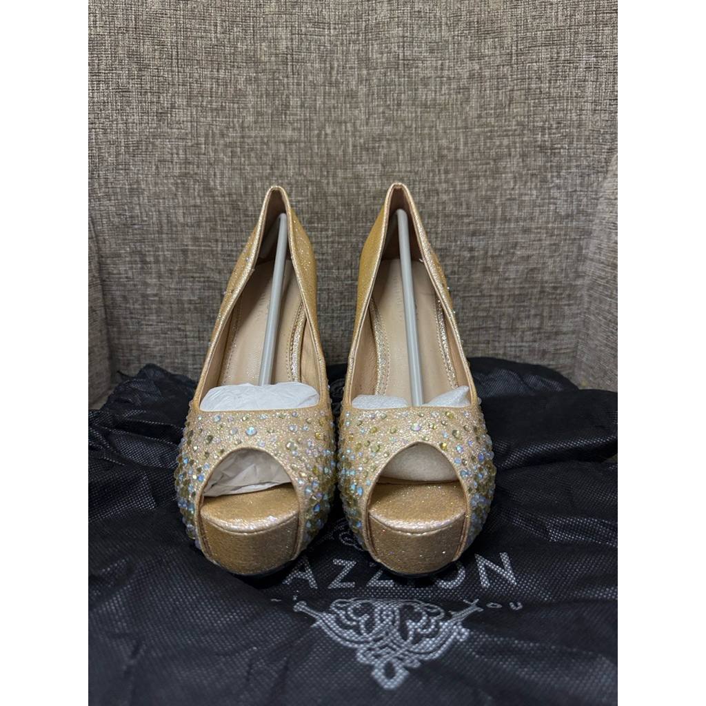 รองเท้าส้นสูง Pazzion สีทอง (size 36) (มือสอง) ประดับคริสตัล สวยหรู ออร่าวิ้งมาก ใส่ออกงานได้เด่นสุด