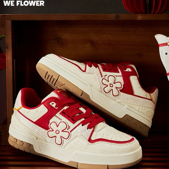 [พรีออเดอร์] รองเท้าผ้าใบ We flower (คอนเฟิร์มsizeก่อนสั่ง)