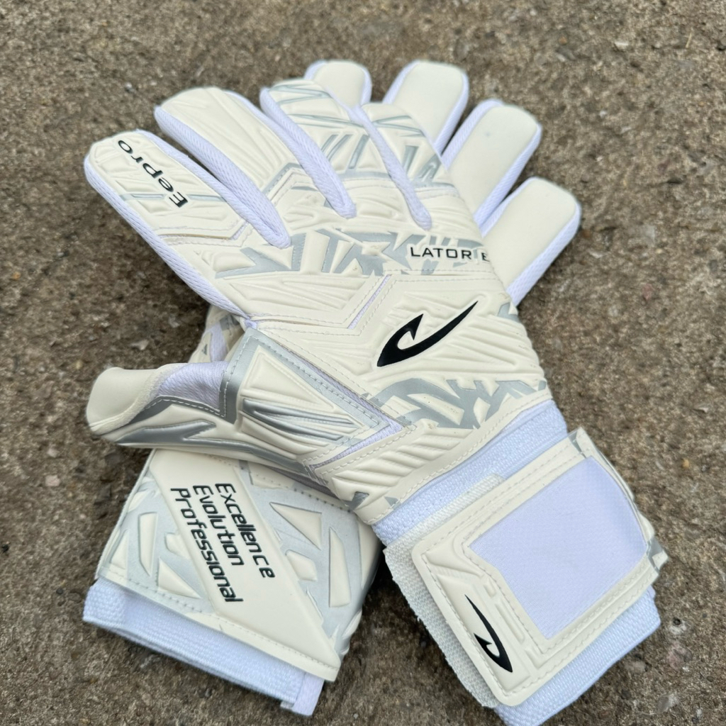 Eepro ถุงมือผู้รักษาประตู ถุงมือโกว์อีโปร รุ่น LATOR E ไม่มีเซฟนิ้ว ราคาประยัด ใหม่จาก Eepro EG10C6