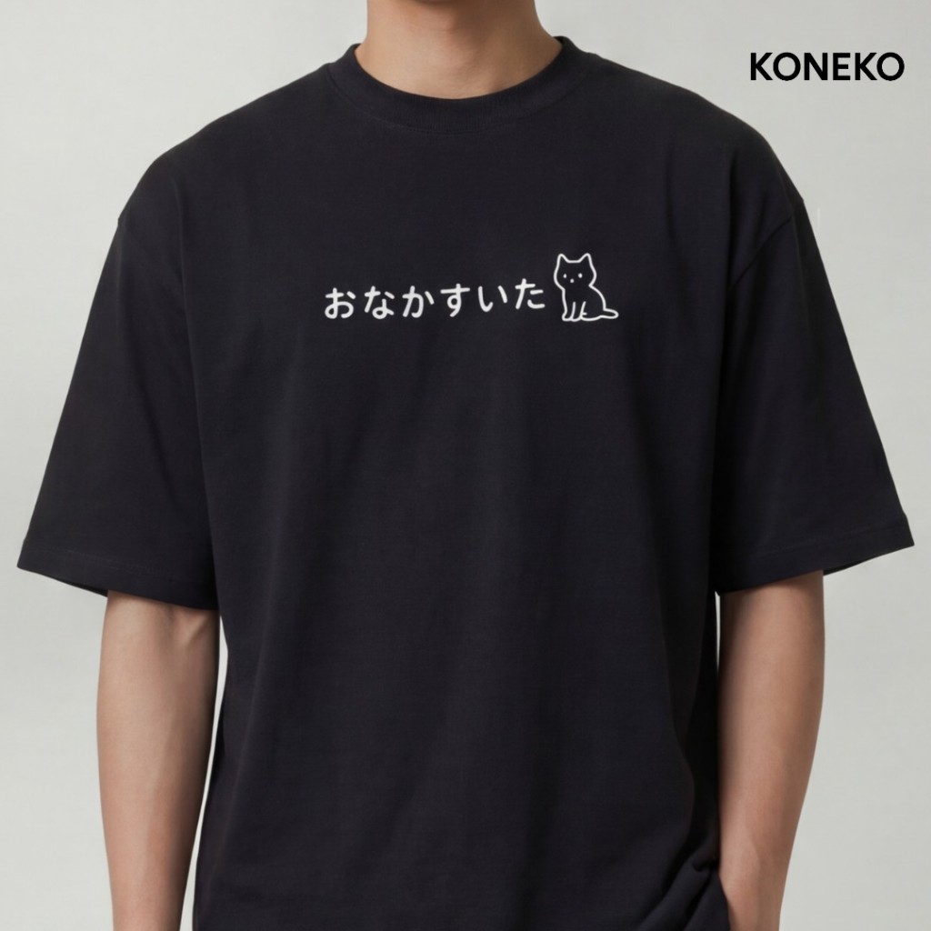 KONEKO เสื้อยืดโอเวอร์ไซส์ ลายแมว ผ้าคอตตอน 100% Unisex ทรงหลวม รุ่น Onaka Suita