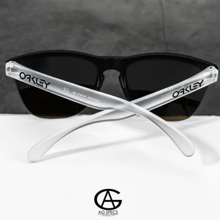 แว่นกันแดด OAKLEY Frogskins Lite รุ่น OO9374 มีหลายสีให้เลือก ของแท้ประกันศูนย์ไทย