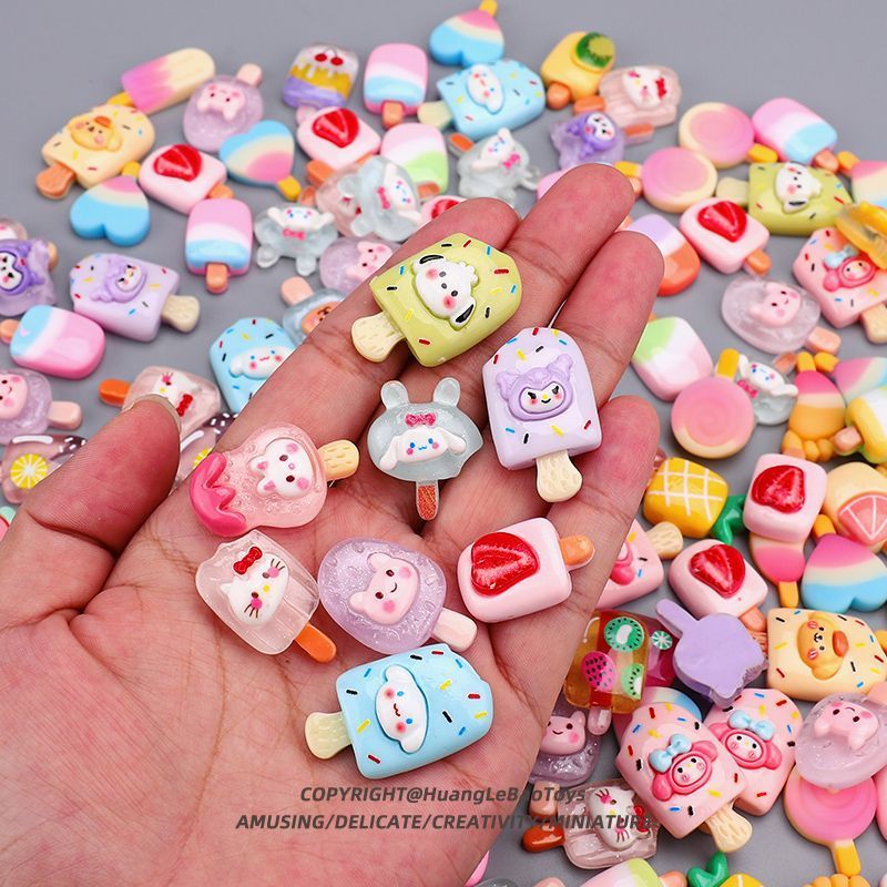 ในสต็อก,ไอศกรีมจำลอง,อาหารและของเล่นถุงตาบอด,ของเล่น DIY สร้างสรรค์,ไอติมเรืองแสง, เครื่องประดับเรซินเดสก์ท็อปไมโครแนวนอ