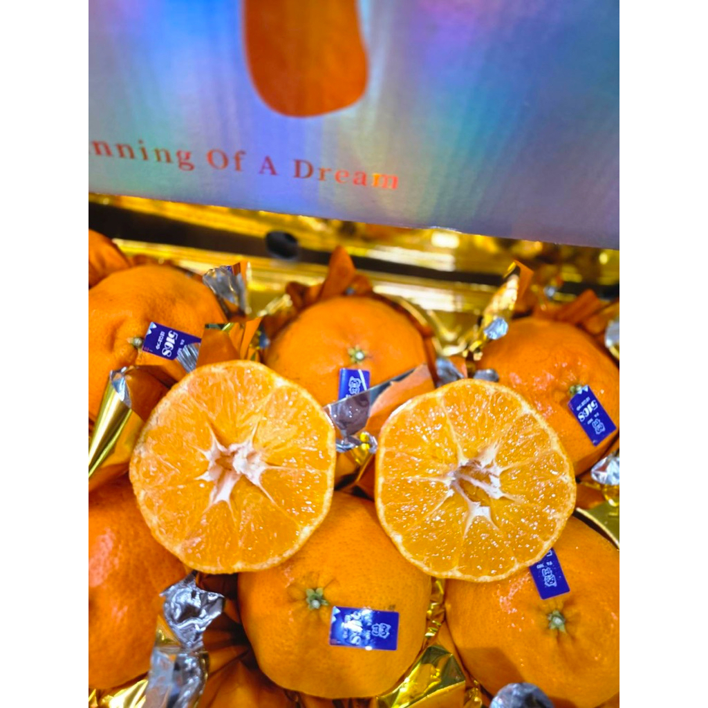 ส้มมิกัง ส้มสายพันธ์ญี่ปุ่น Mikan (ตรา FAMO 5168 กล่องสีทอง) 10-12 ลูก น้ำหนักรวมกล่อง 4 กิโลกรัม - รูปที่ 2