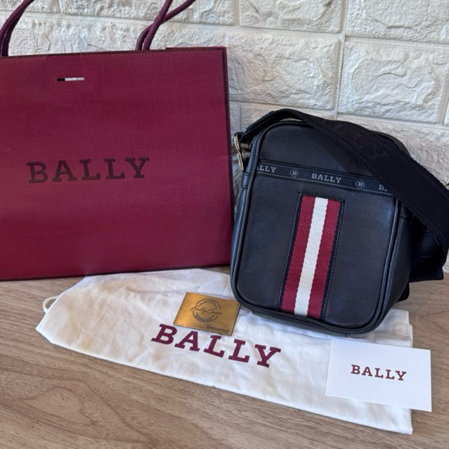 Brand new Bally รุ่น Heyot รุ่นล่าสุด มือ 1 กระเป๋าBally ของแท้100%