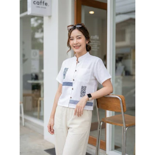 เสื้อพื้นเมืองผู้หญิงคอจีน แต่งแถบผ้าทอลายไทย
