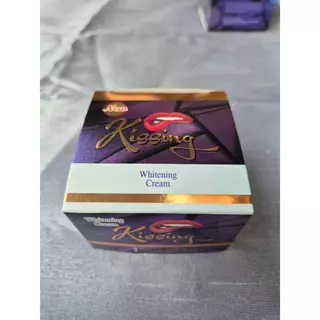 Kissing Whitening Cream ครีมมะระสีม่วง คิสซิ่งม่วง ครีมปากม่วง