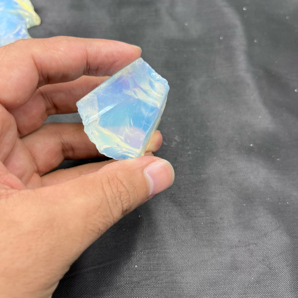 Opalite Rough Stone Natural Look โอปาไลต์ดิบ สีฟ้าใส คริสตัลกึ่งโปร่งแสง