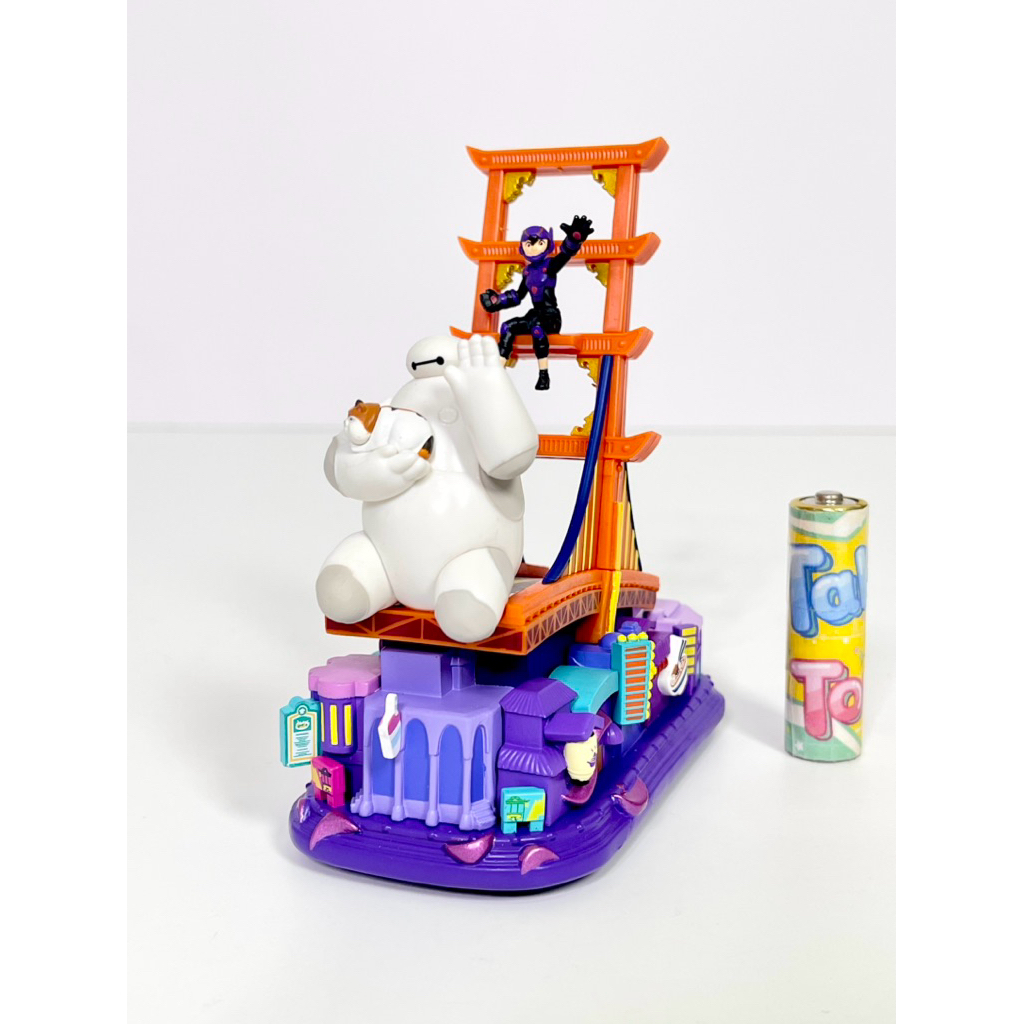 baymax parade disney