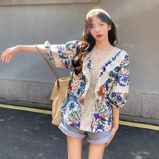 Red Berryเสื้อเชิ้ตลูกไม้เย็บสไตล์เกาหลีสำหรับผู้หญิงในช่วงฤดูร้อนสไตล์เรโทรคอวีหลวมลายดอกไม้ W361