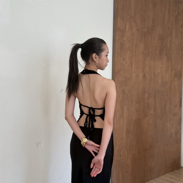 LE DOS - Peony Halter Top เสื้อคล้องคอ ผูกหลัง กำมะหยี่ติดเพชร